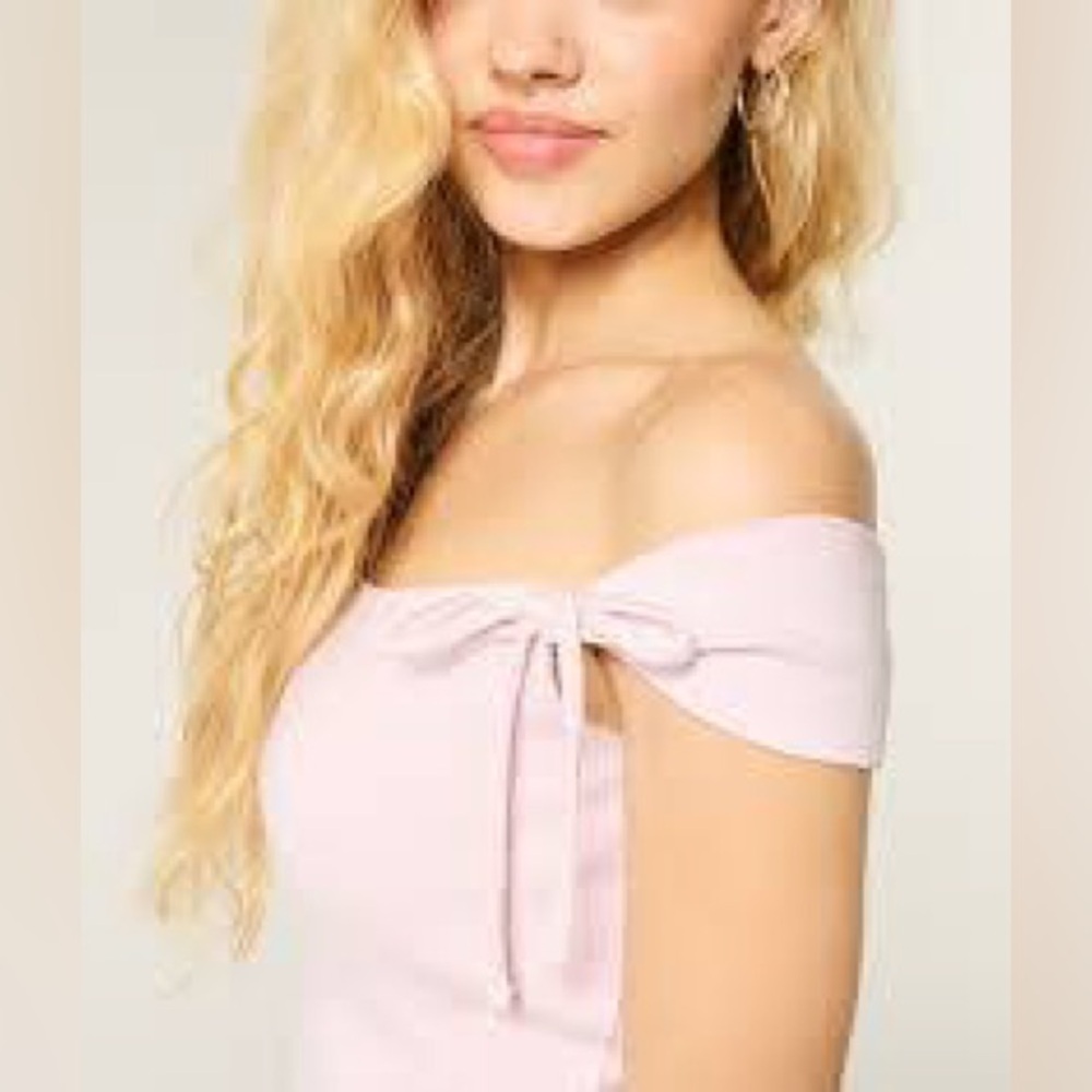 *LAST CHANCE- 3 for $10!!*
Hollister Off-Shoulder Tie Sleeve Tank- Petal Pink - Picture 3 of 8